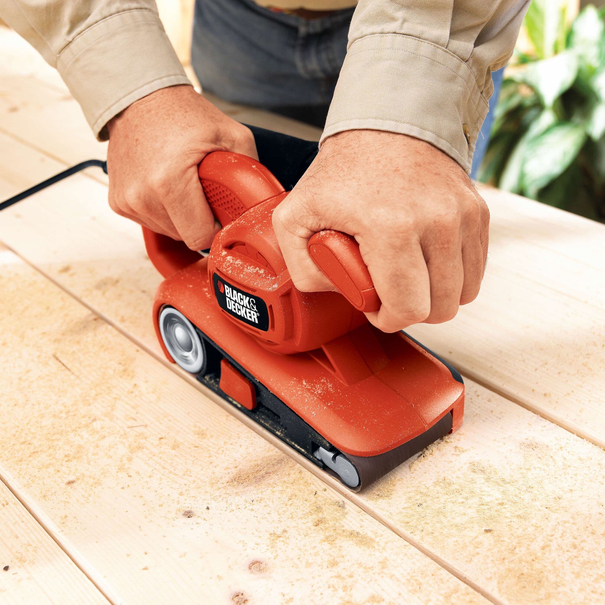 LIJADORA DE BANDA 680W BLACK+DECKER - imagen 4