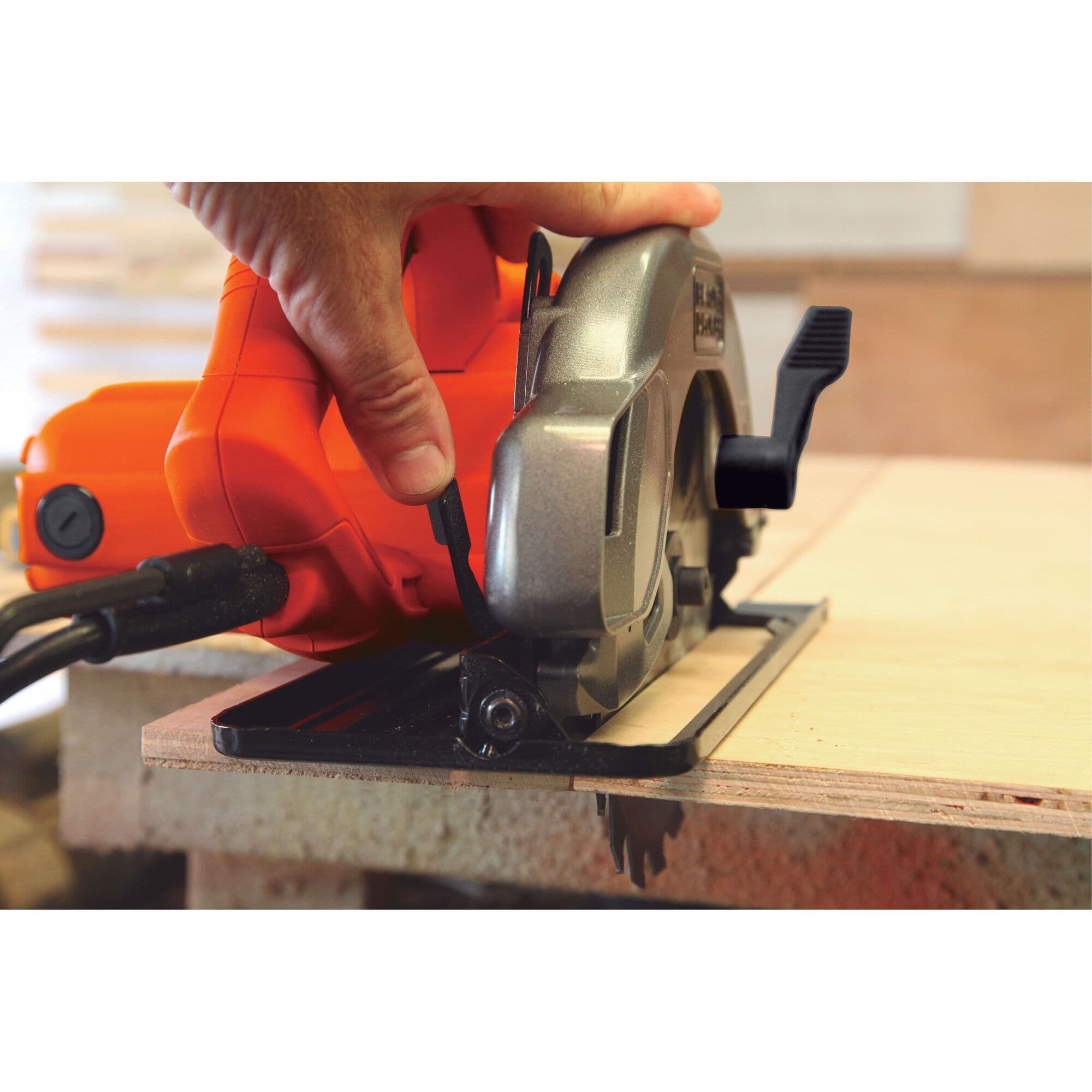 SIERRA CIRCULAR ELÉCTRICA 1400W 184MM BLACK+DECKER - imagen 4